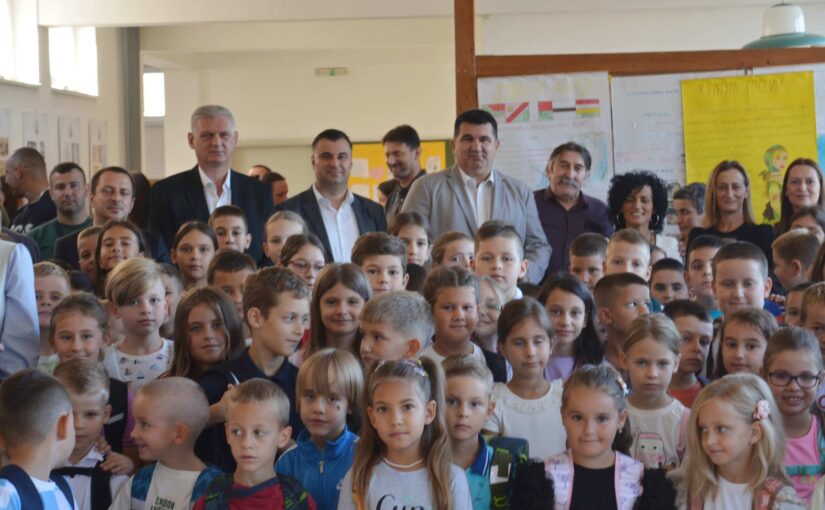 ПОЧЕЛА НОВА ШКОЛСКА ГОДИНА – ПОДРШКА ЛОКАЛНЕ ЗАЈЕДНИЦЕ СВИМ ШКОЛАМА